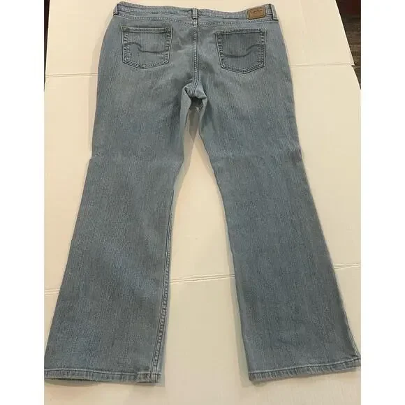 Levi’s Misses Low Rise Bootcut Zip Fly Light Wash Blue Stretch Jeans 18M 39x30 - Picture 2 of 11